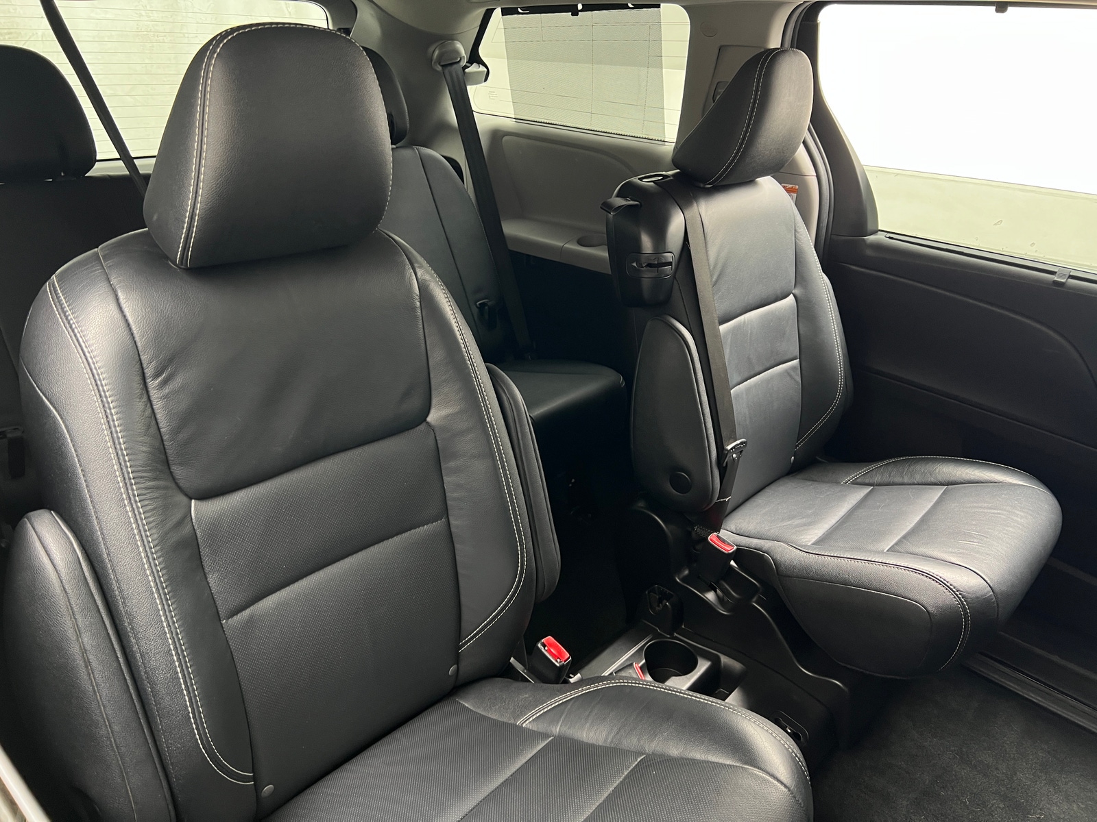 Thumbnail: 2018 Toyota Sienna - 6