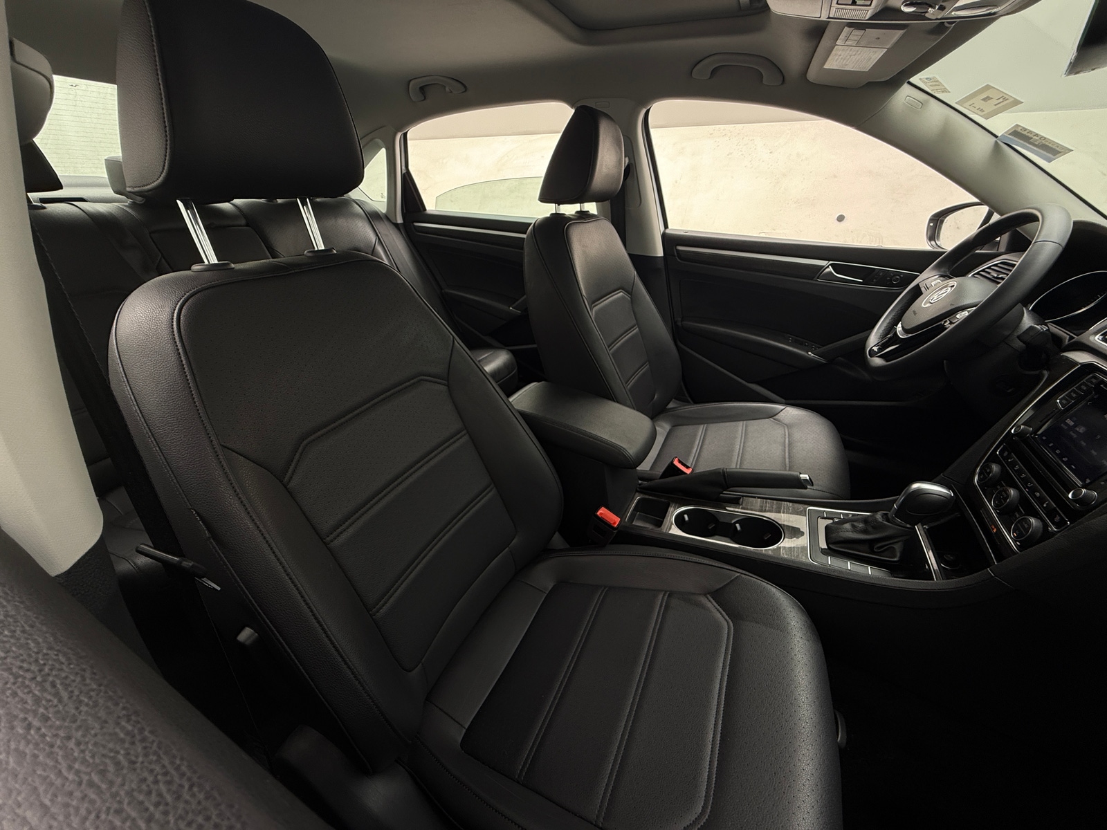 Thumbnail: 2017 Volkswagen Passat - 2