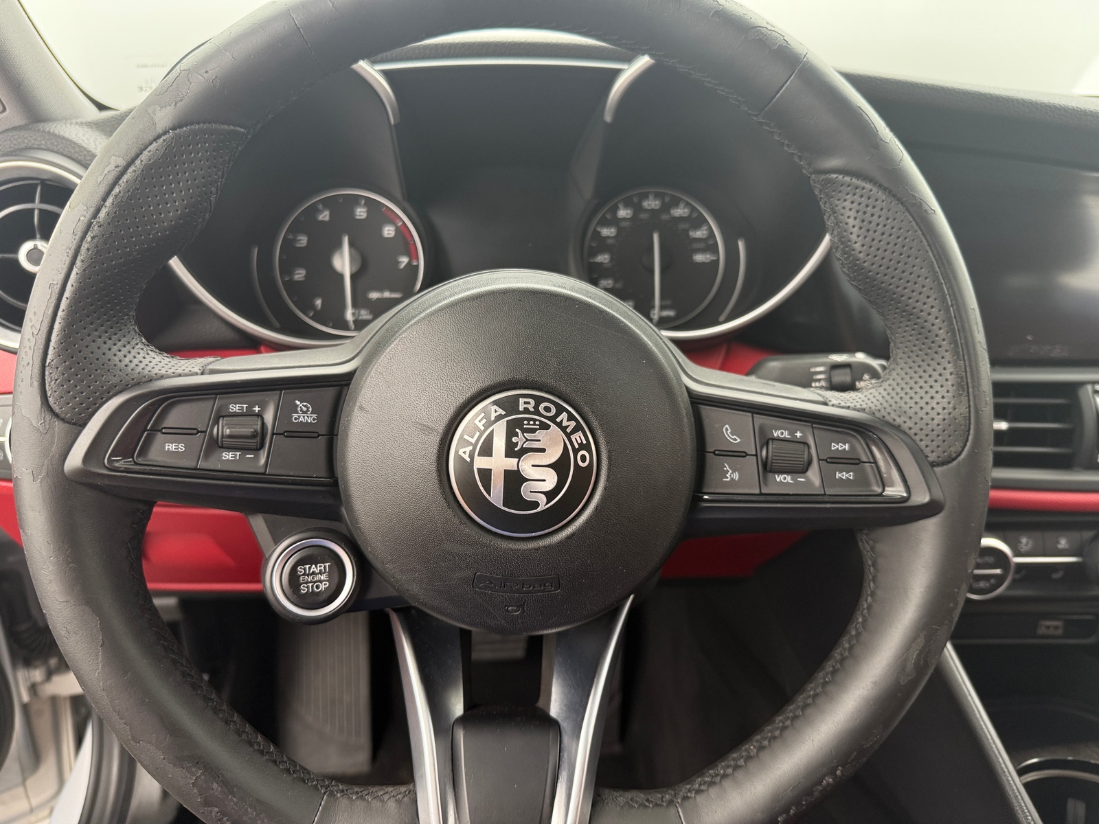 Thumbnail: 2020 Alfa Romeo Giulia - 4