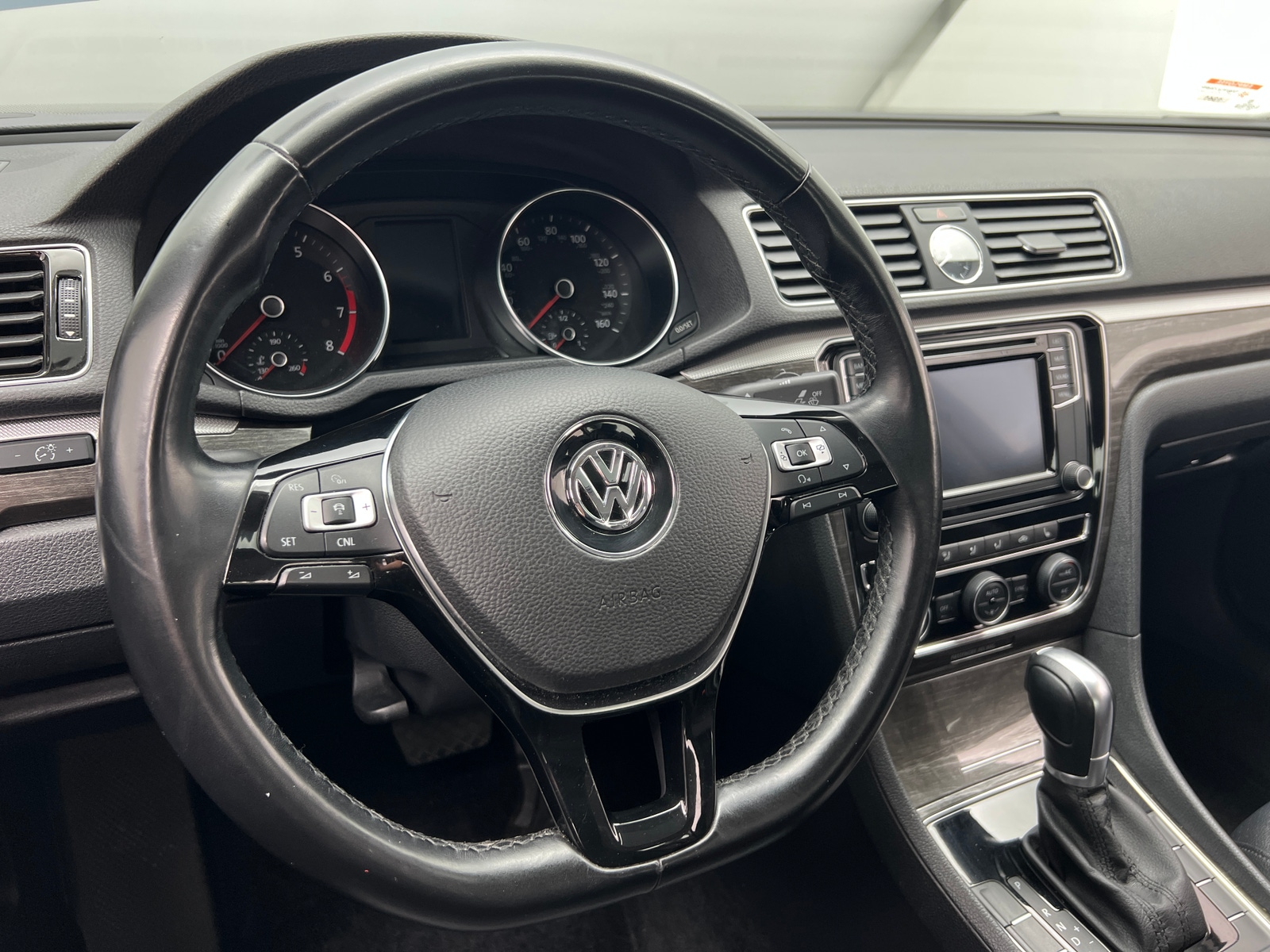 Thumbnail: 2016 Volkswagen Passat - 4