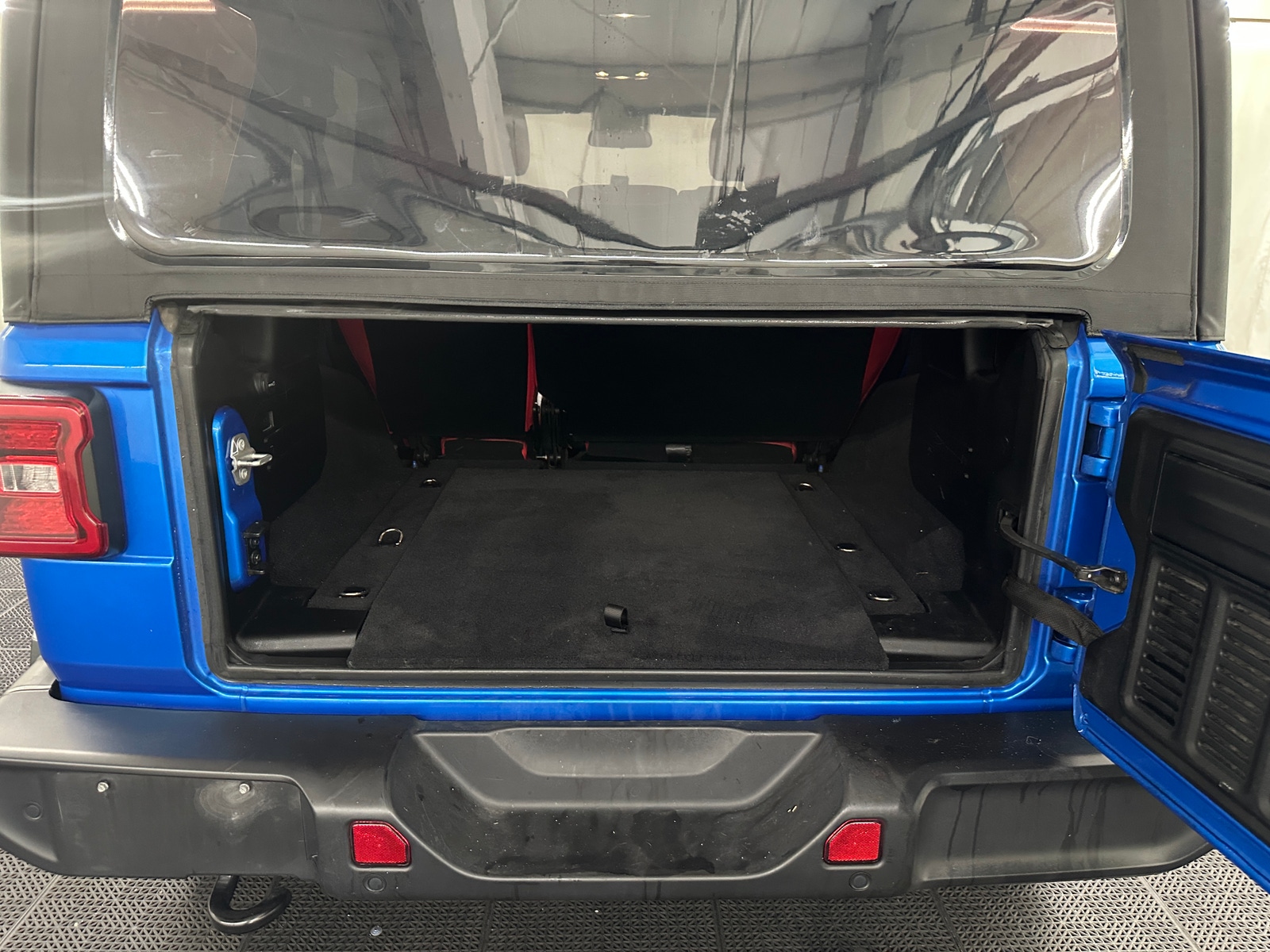 Thumbnail: 2021 Jeep Wrangler - 6
