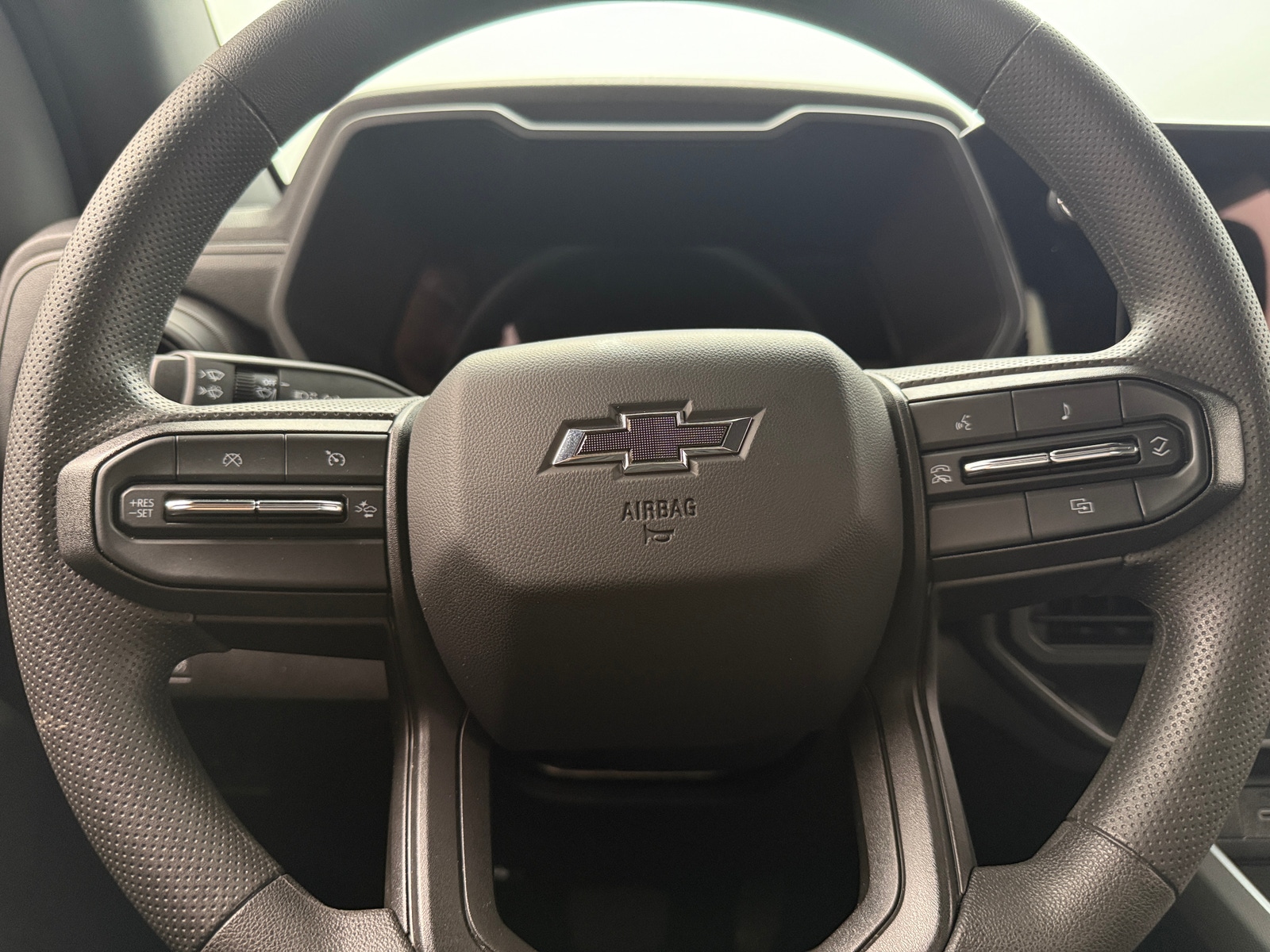 Thumbnail: 2024 Chevrolet Colorado - 5