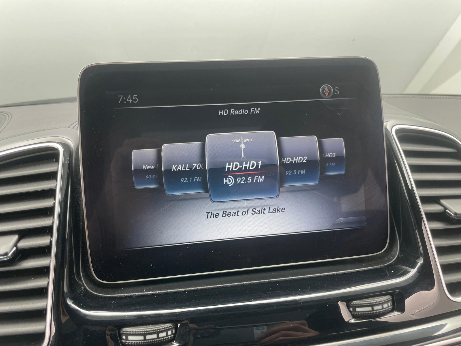 Thumbnail: 2019 Mercedes-Benz GLS - 3