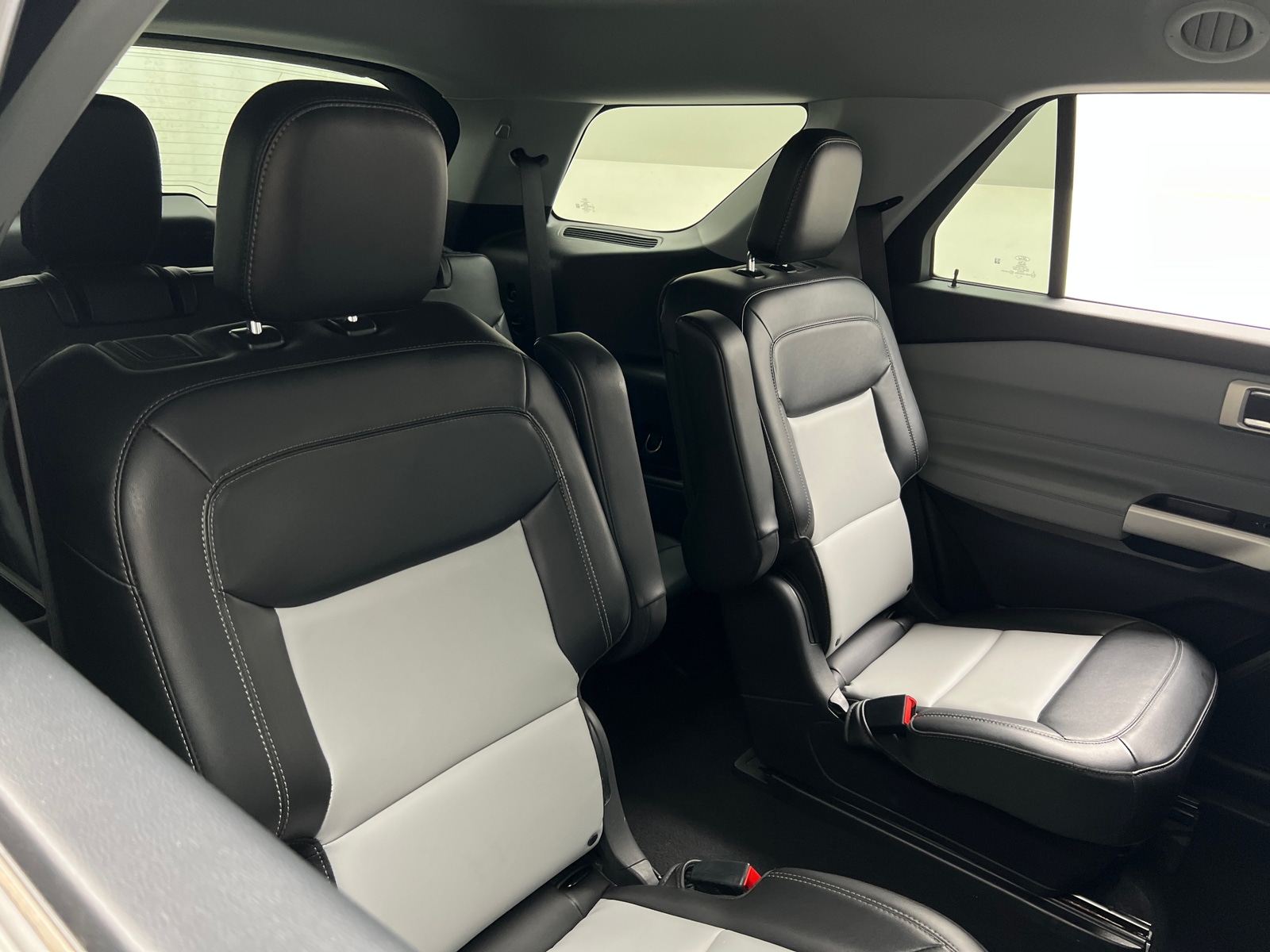 Thumbnail: 2022 Ford Explorer - 6