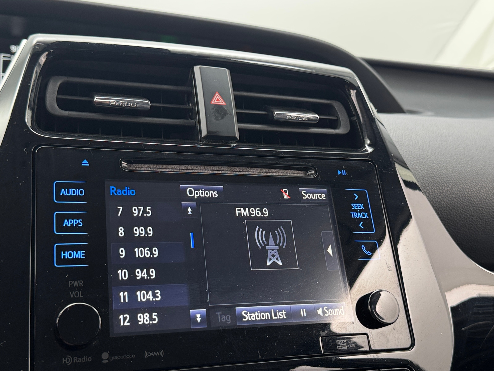 Thumbnail: 2018 Toyota Prius - 3