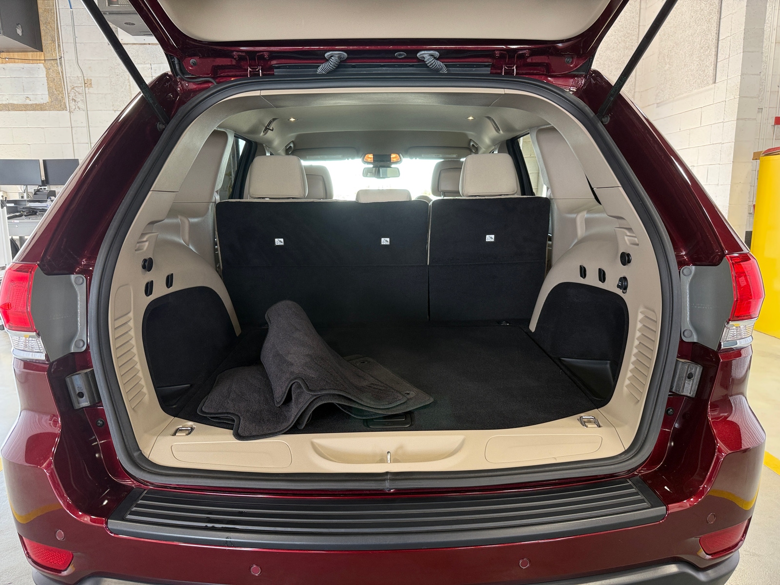 Thumbnail: 2016 Jeep Grand Cherokee - 7