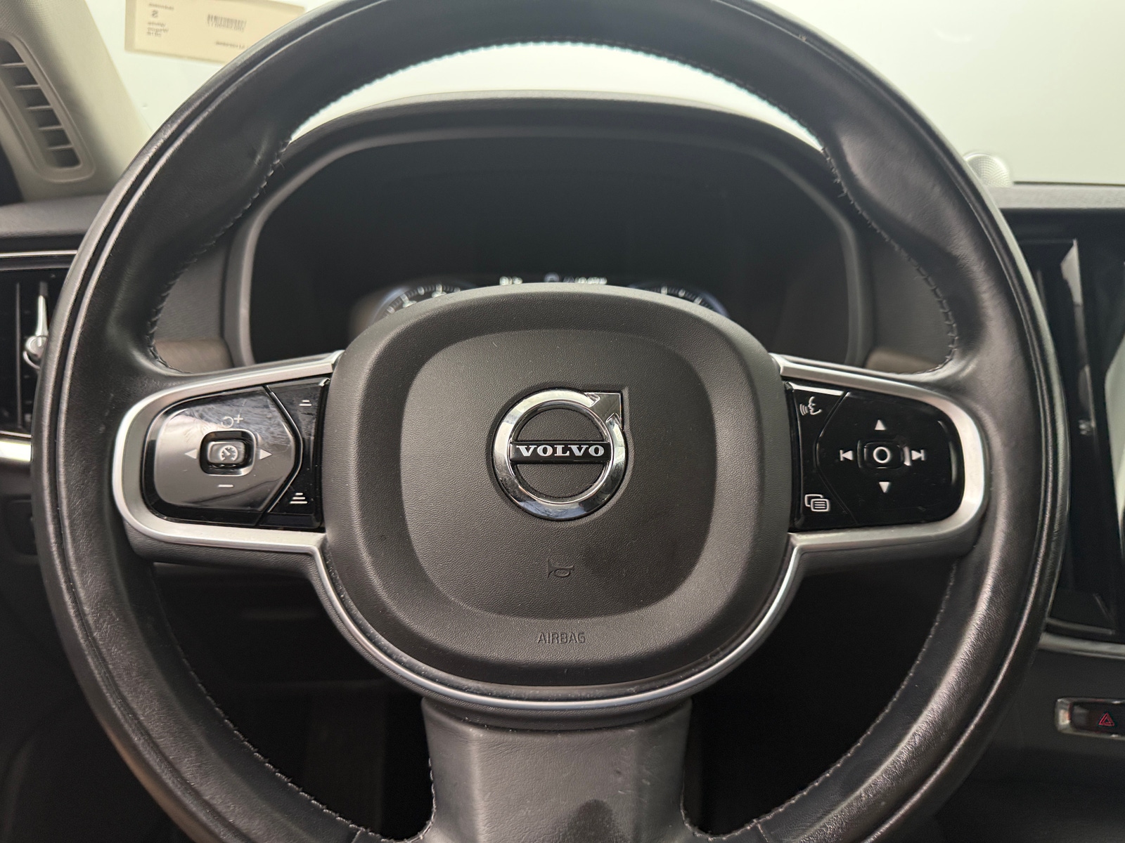 Thumbnail: 2018 Volvo V90 - 4