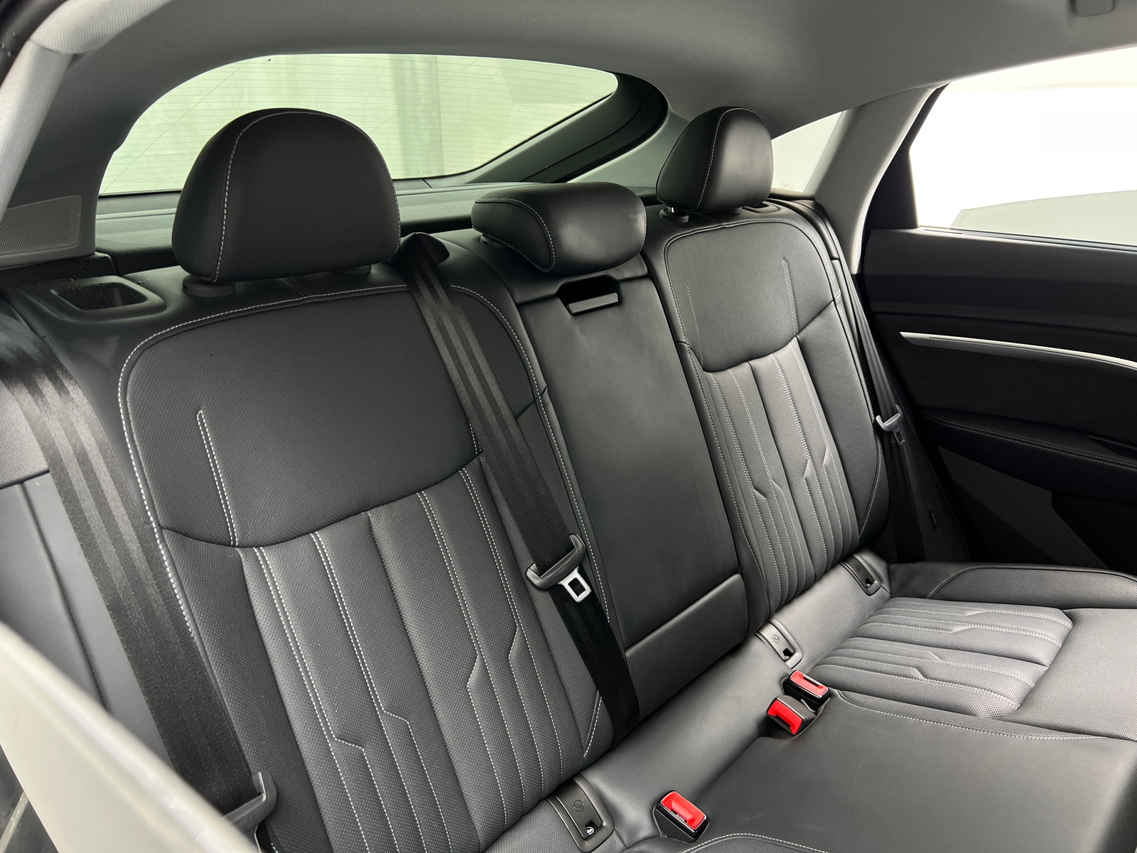 Thumbnail: 2021 Audi e-tron S - 5