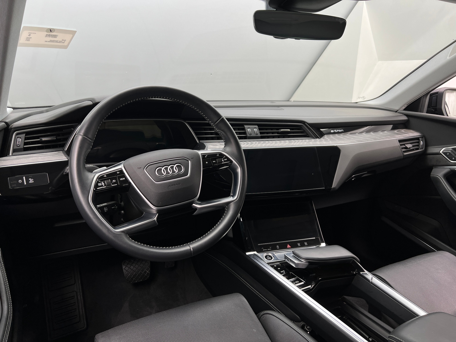 Thumbnail: 2021 Audi e-tron S - 2