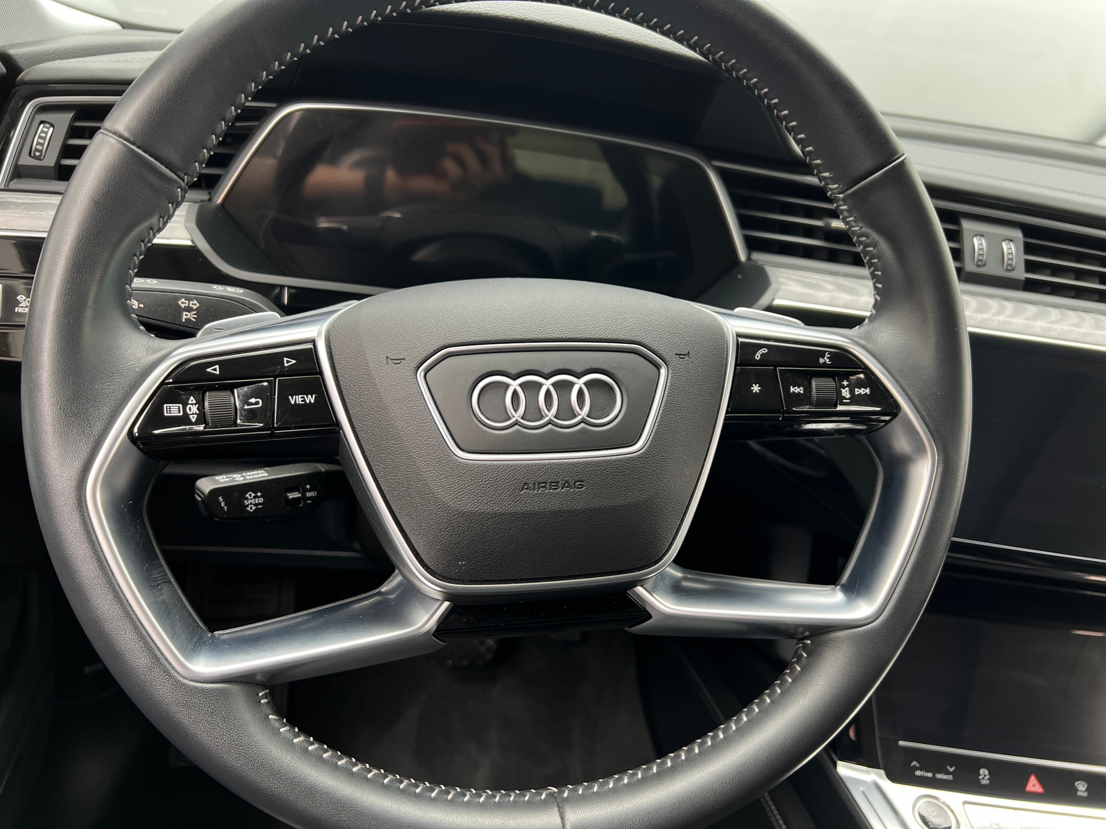 Thumbnail: 2021 Audi e-tron S - 4