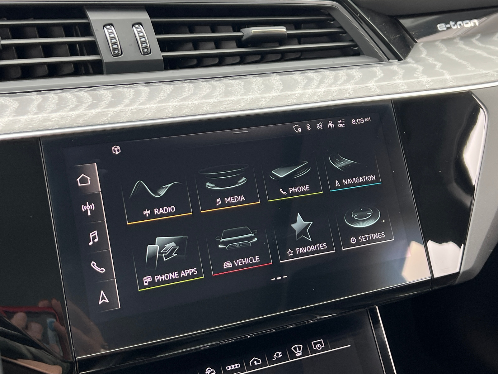 Thumbnail: 2021 Audi e-tron S - 3