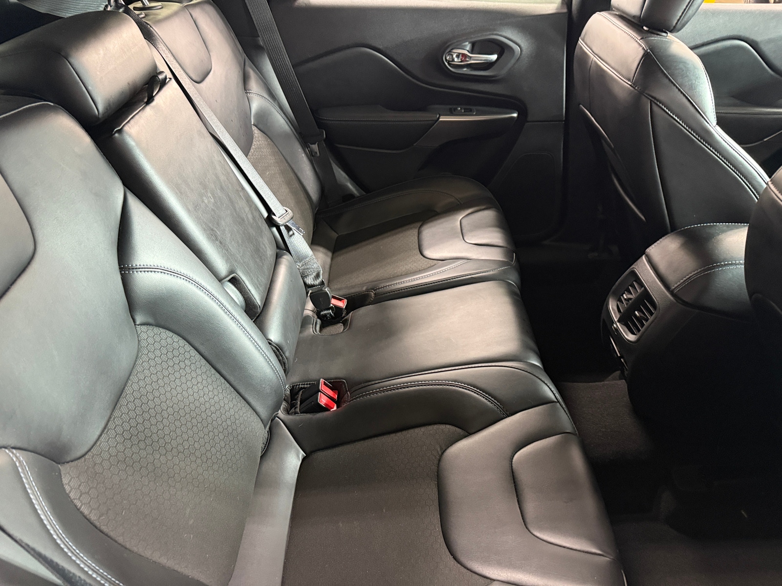 Thumbnail: 2020 Jeep Cherokee - 6