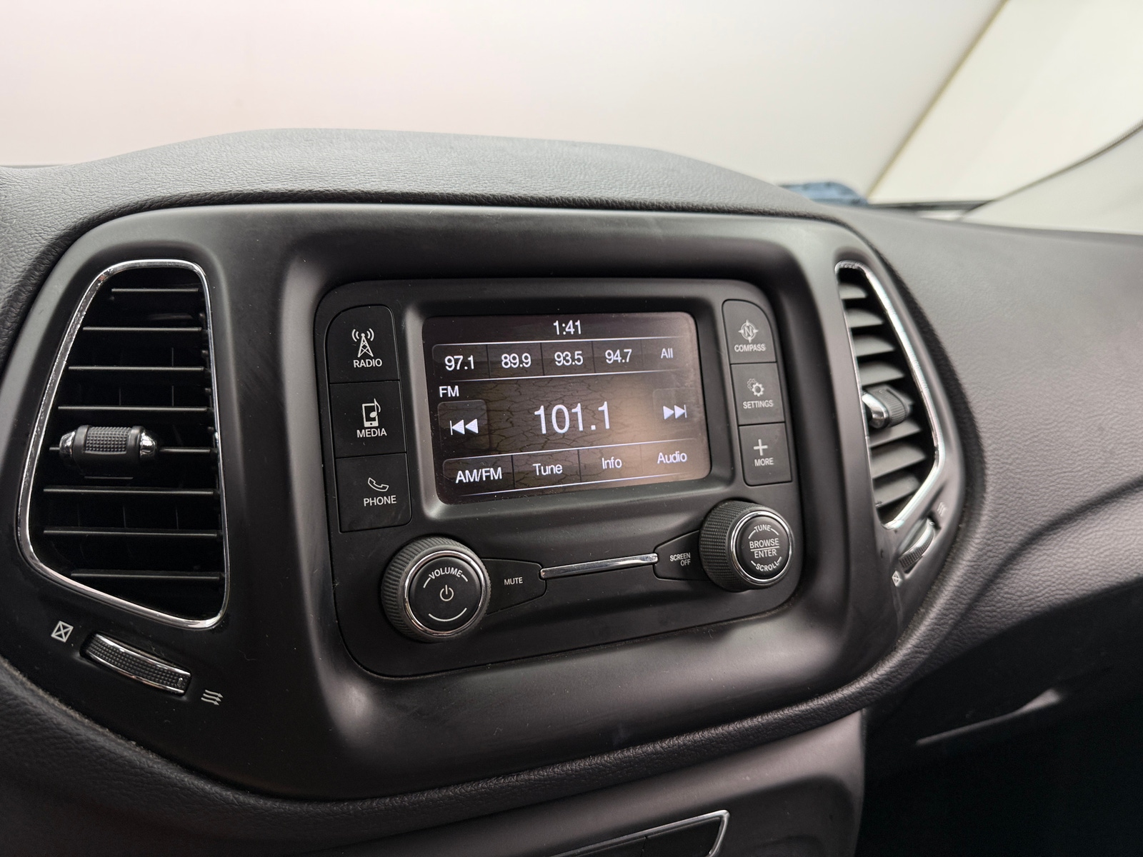 Thumbnail: 2018 Jeep Compass - 4