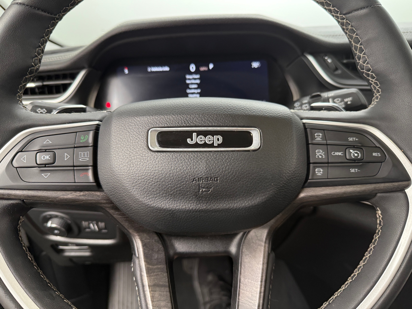 Thumbnail: 2023 Jeep Grand Cherokee - 4