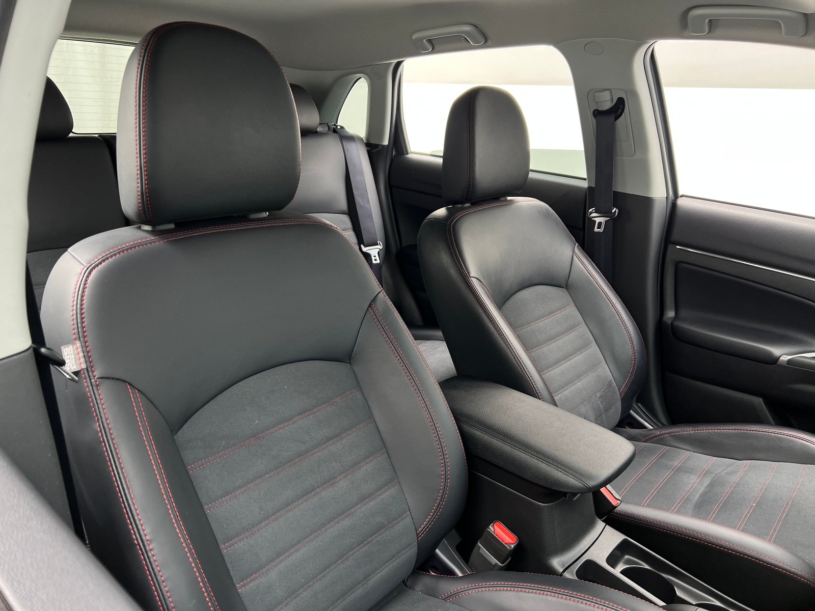 Thumbnail: 2024 Mitsubishi Outlander Sport - 2
