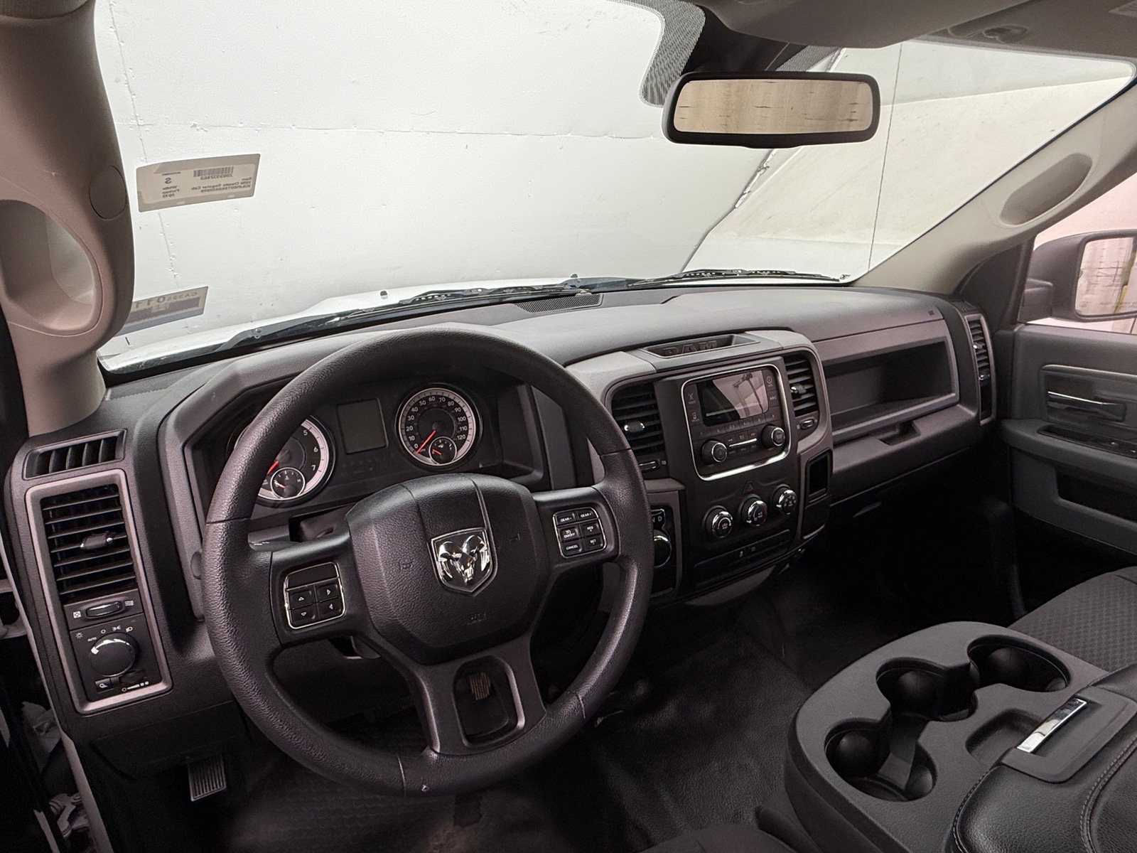 Thumbnail: 2019 RAM 1500 Classic - 3