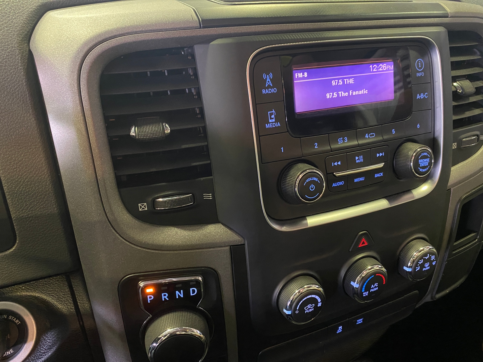 Thumbnail: 2019 RAM 1500 Classic - 4