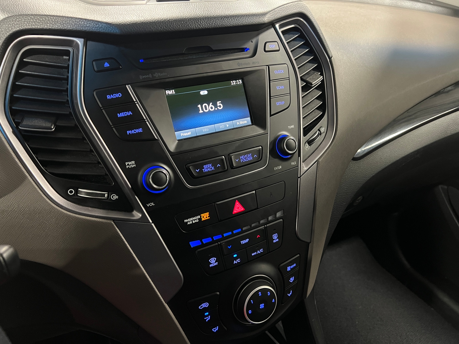 Thumbnail: 2016 Hyundai Santa Fe - 4