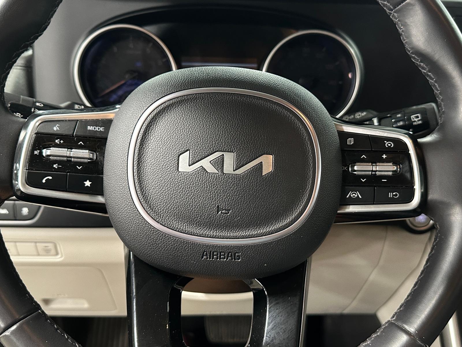 Thumbnail: 2024 Kia Carnival - 4