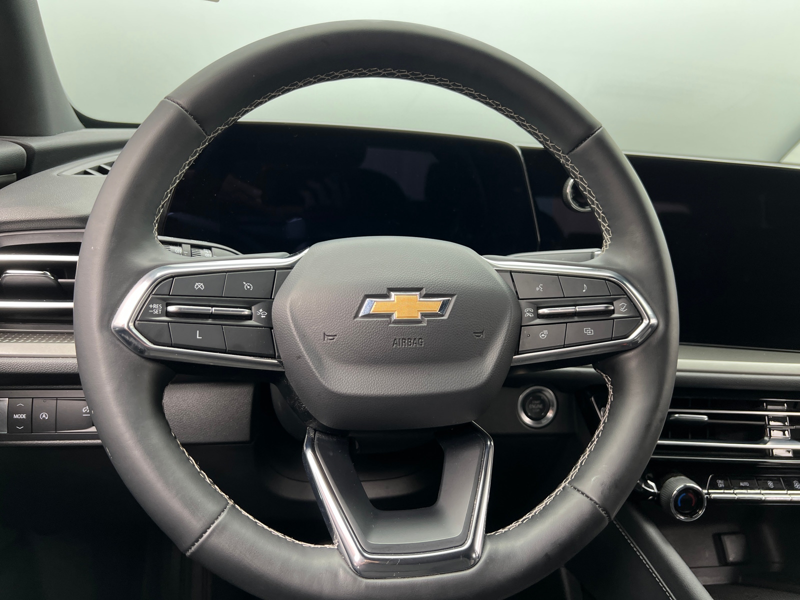 Thumbnail: 2025 Chevrolet Traverse - 5