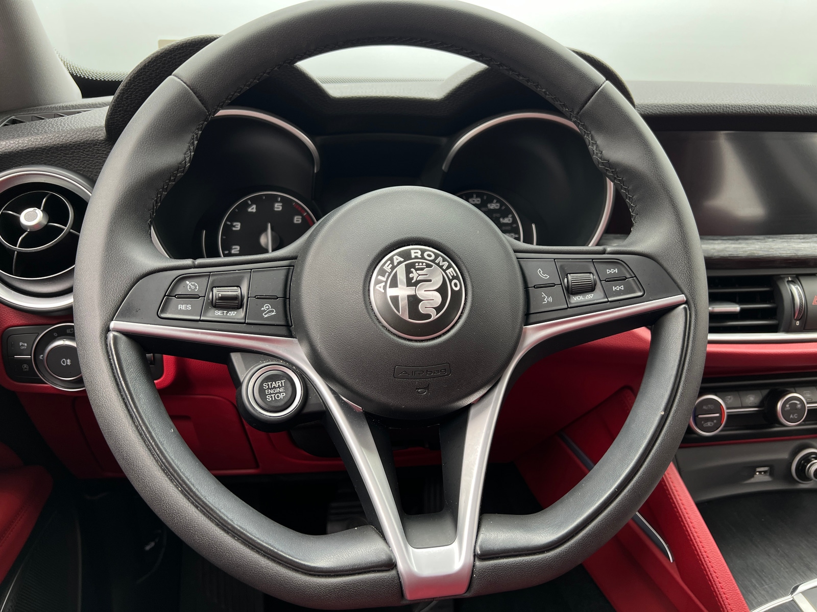 Thumbnail: 2019 Alfa Romeo Stelvio - 4