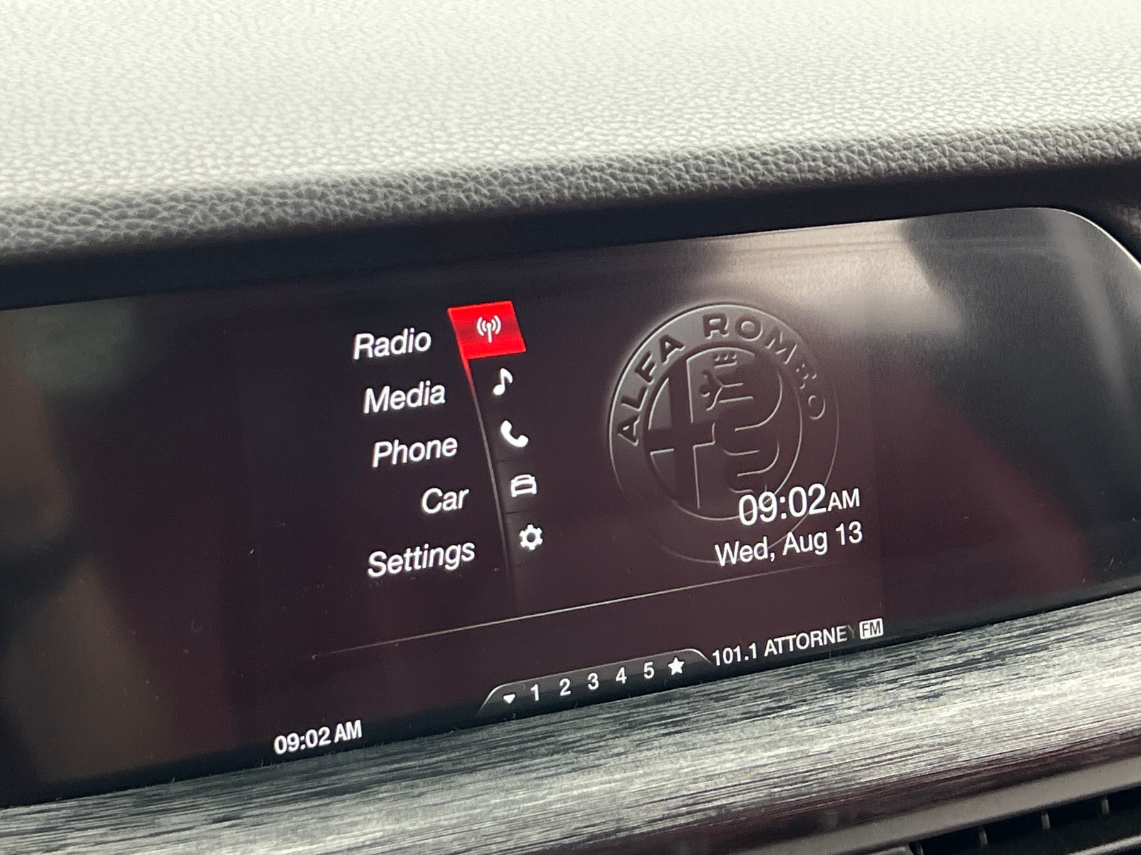 Thumbnail: 2019 Alfa Romeo Stelvio - 3