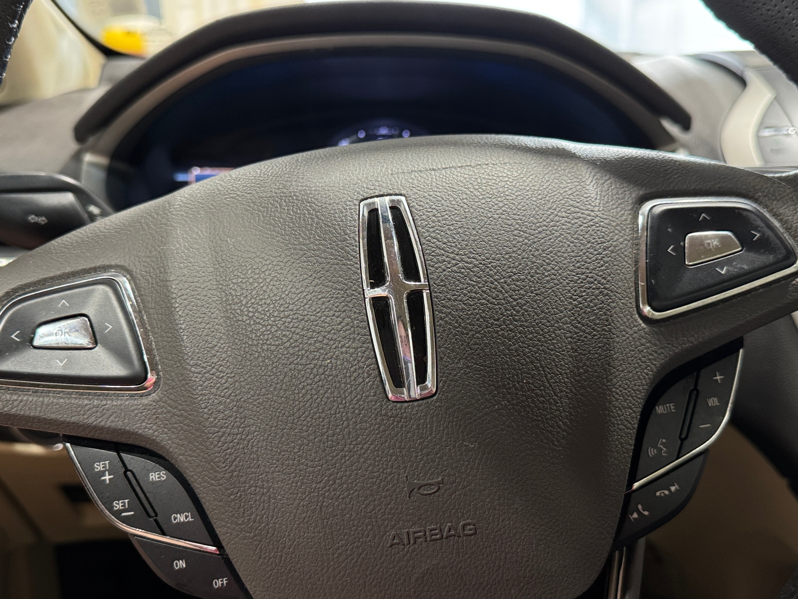 Thumbnail: 2014 Lincoln MKZ - 4