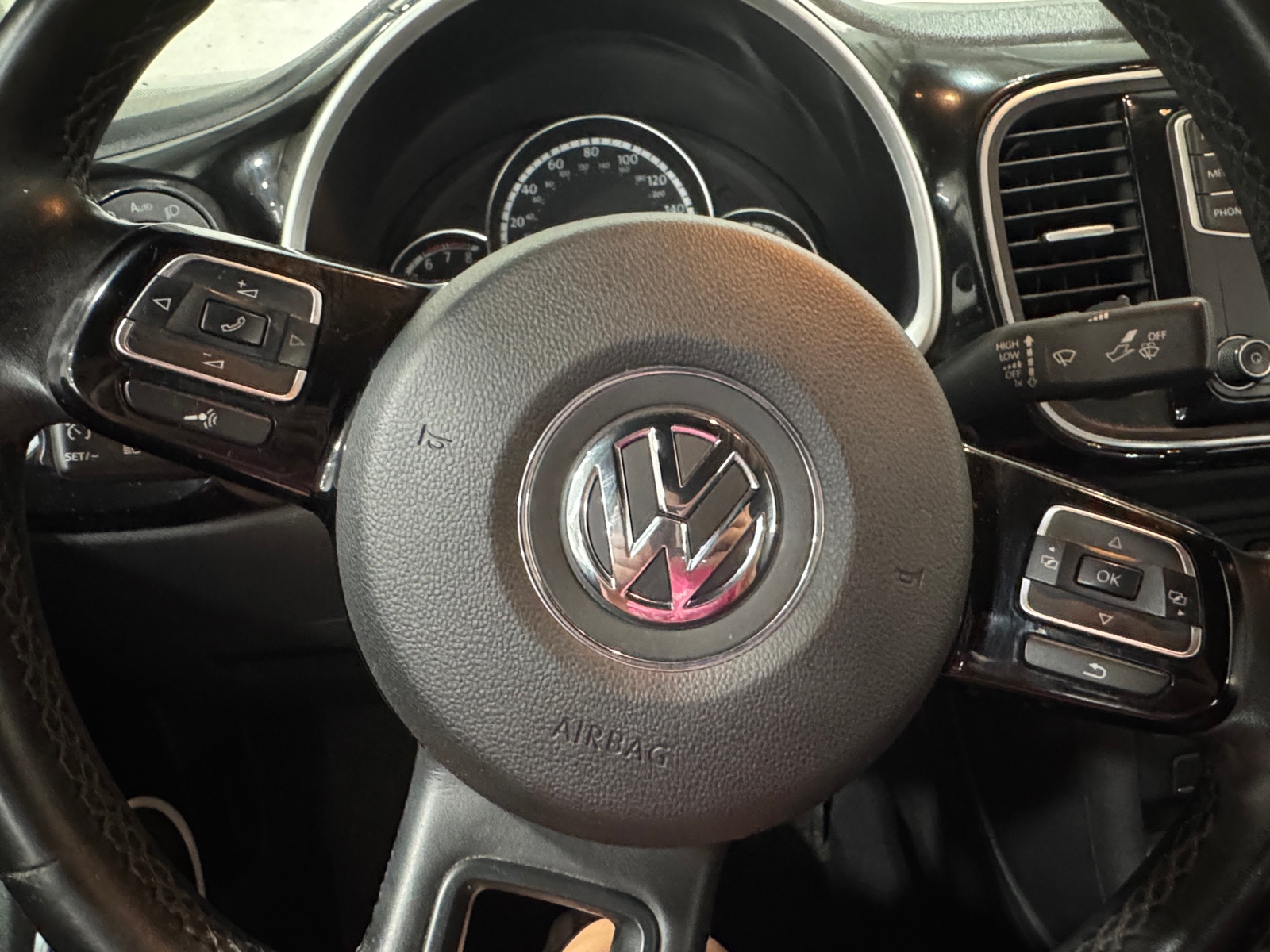 Thumbnail: 2016 Volkswagen Beetle - 4