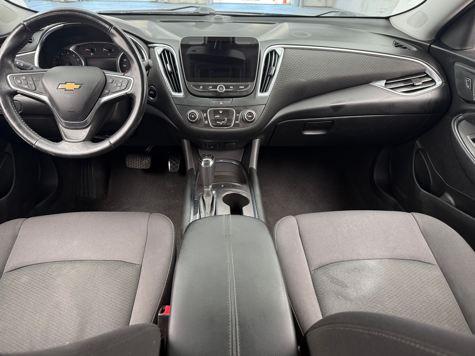 Thumbnail: 2017 Chevrolet Malibu - 3
