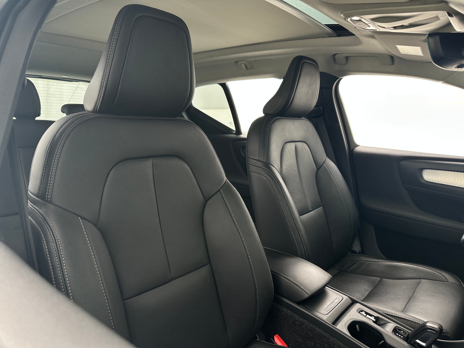 Thumbnail: 2020 Volvo XC40 - 2
