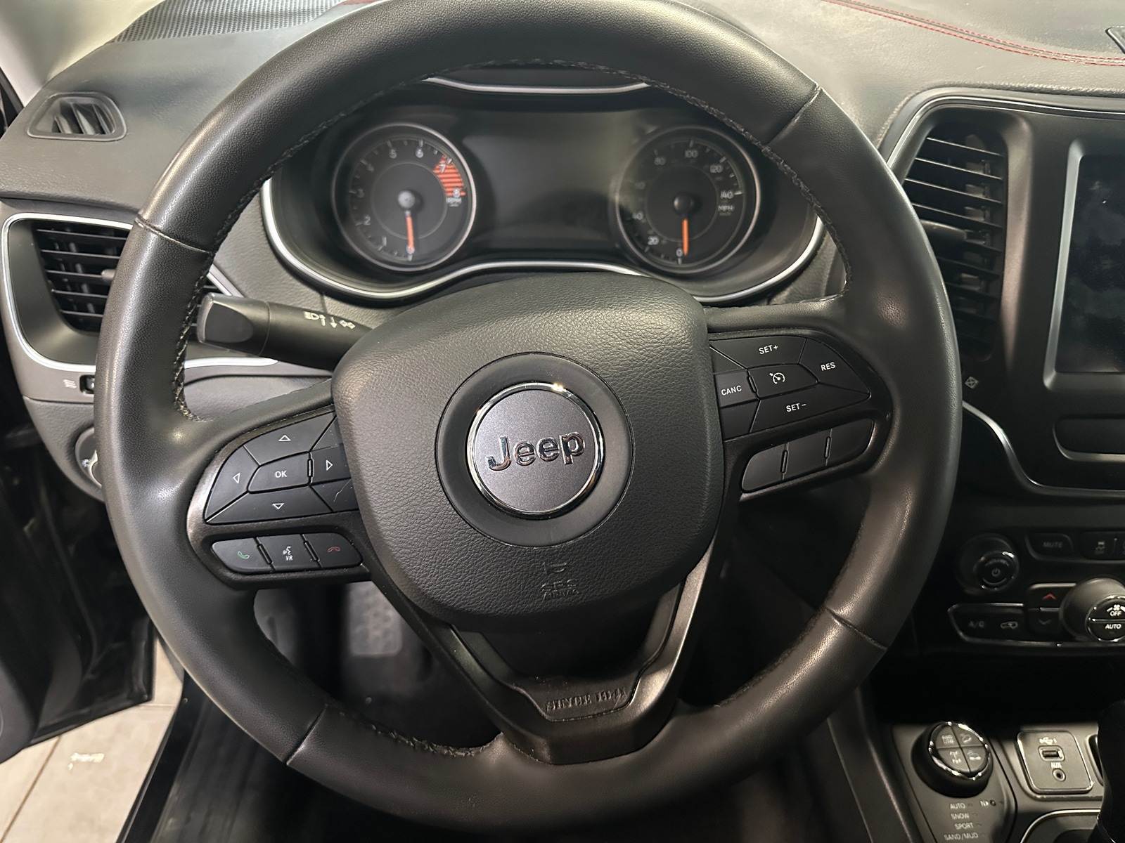 Thumbnail: 2022 Jeep Cherokee - 4