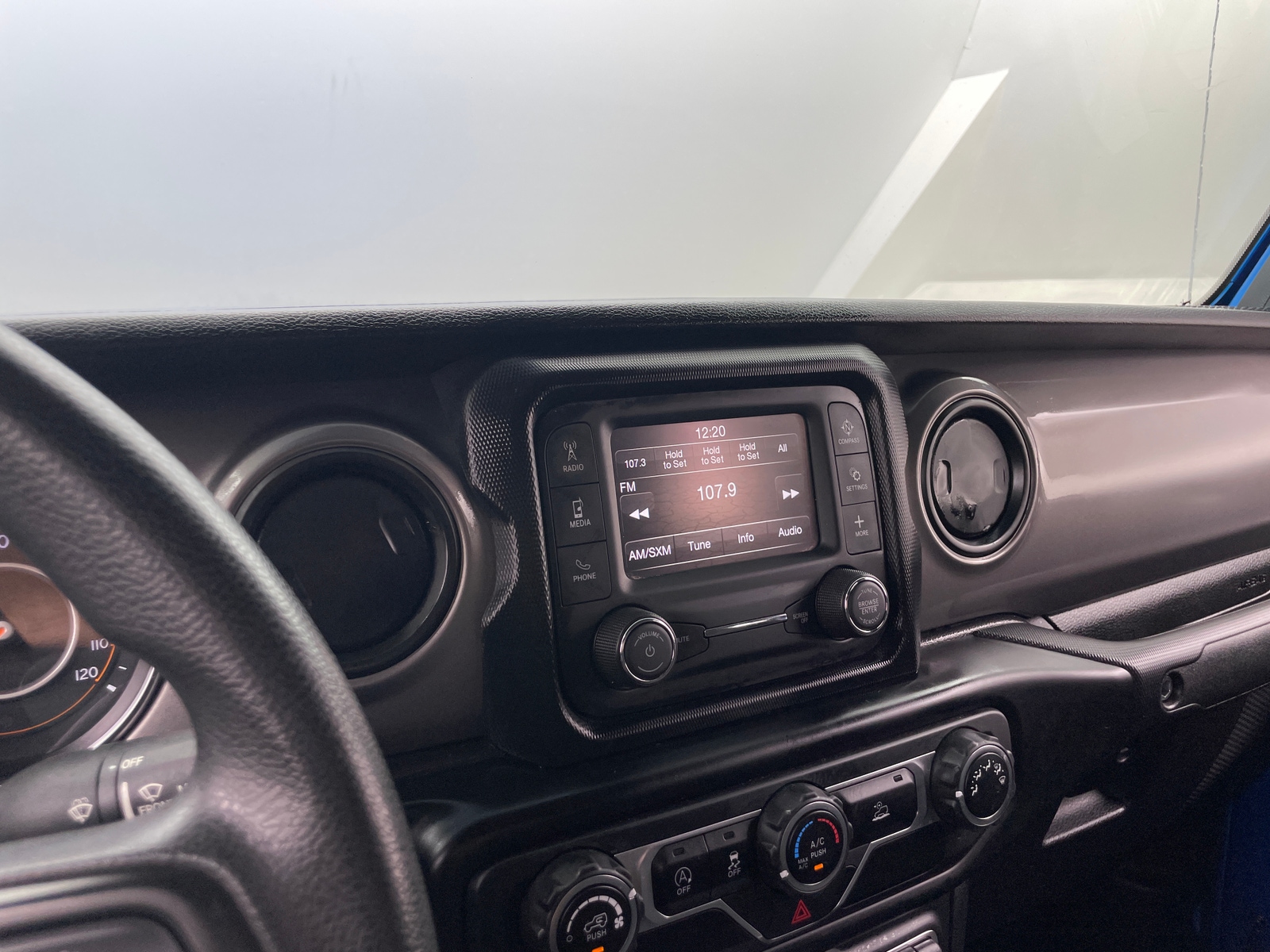 Thumbnail: 2021 Jeep Gladiator - 4