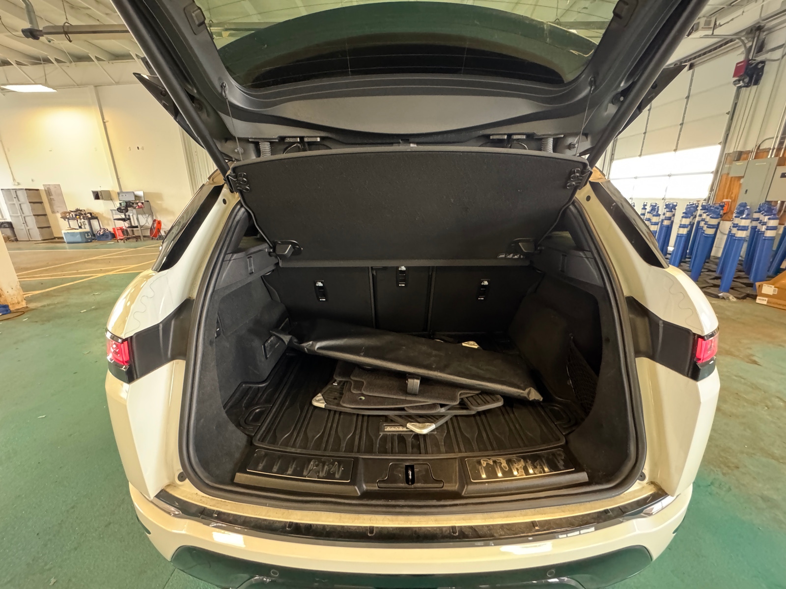 Thumbnail: 2022 Land Rover Range Rover Evoque - 6