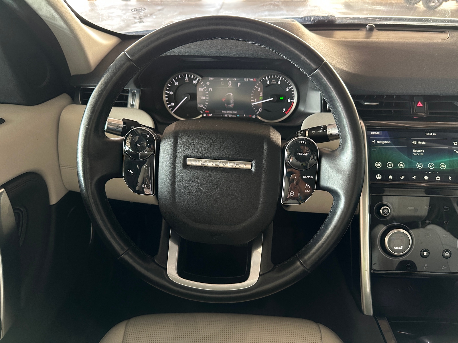 Thumbnail: 2020 Land Rover Discovery Sport - 5