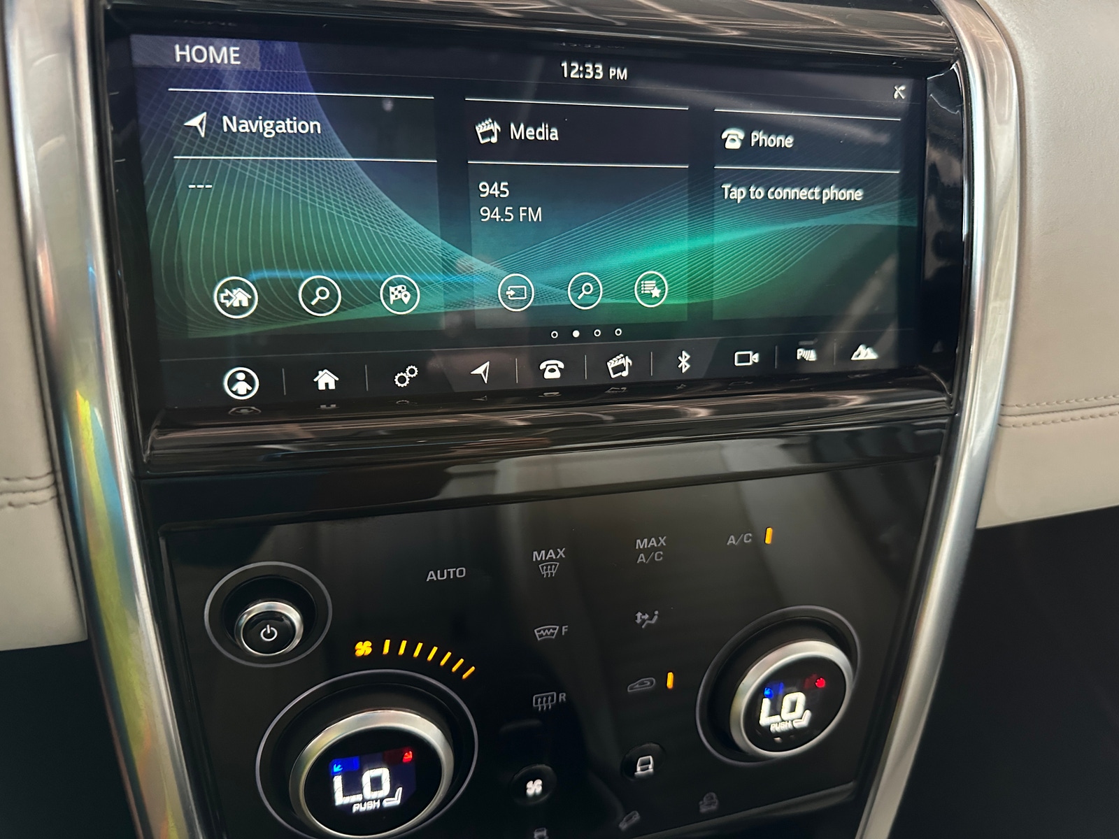 Thumbnail: 2020 Land Rover Discovery Sport - 4