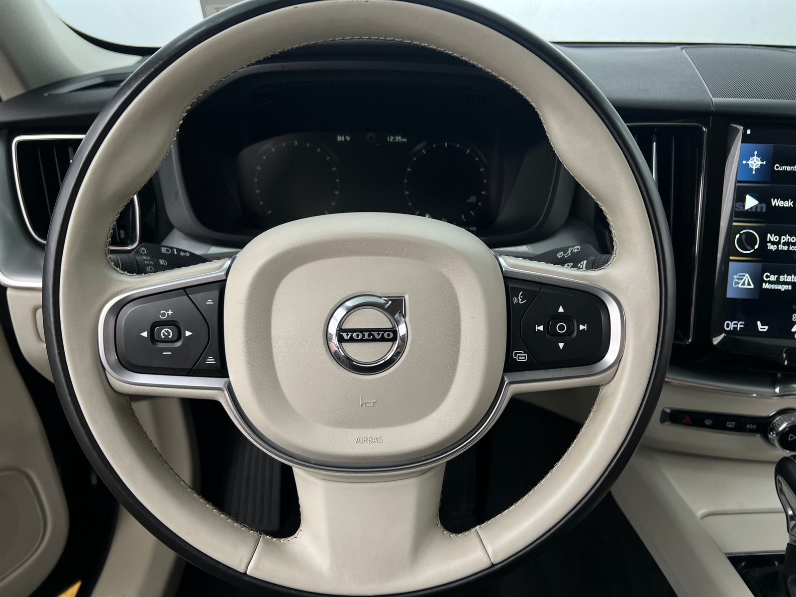 Thumbnail: 2018 Volvo XC60 - 4