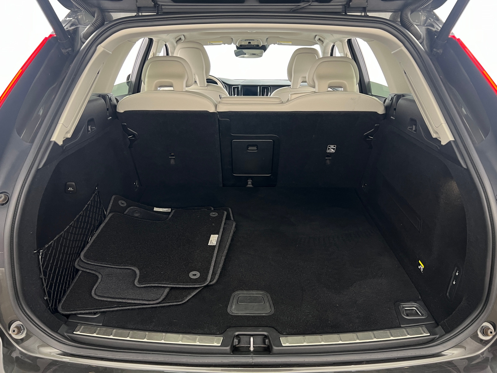 Thumbnail: 2018 Volvo XC60 - 6