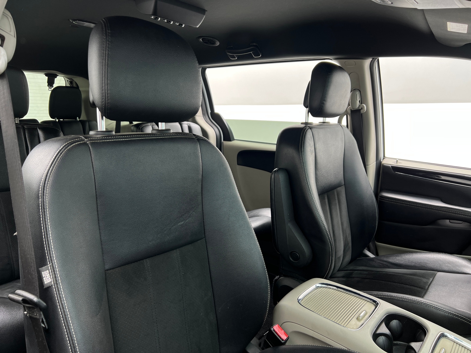Thumbnail: 2017 Dodge Grand Caravan - 2
