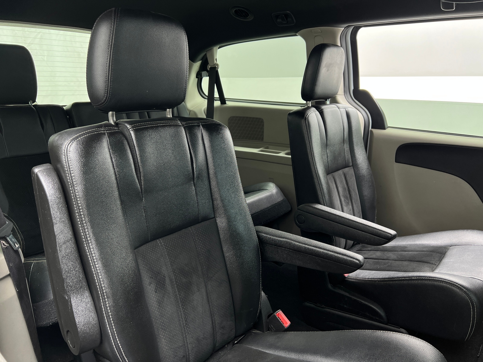 Thumbnail: 2017 Dodge Grand Caravan - 6