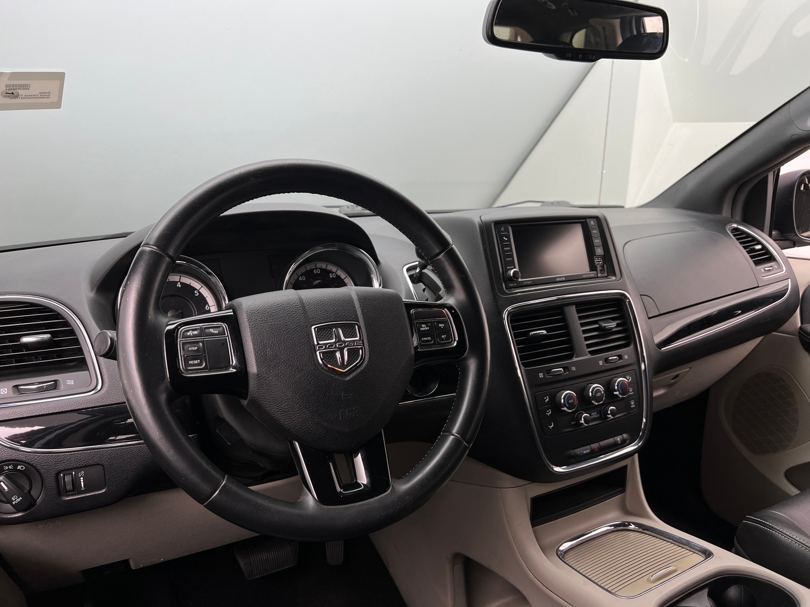 Thumbnail: 2017 Dodge Grand Caravan - 3
