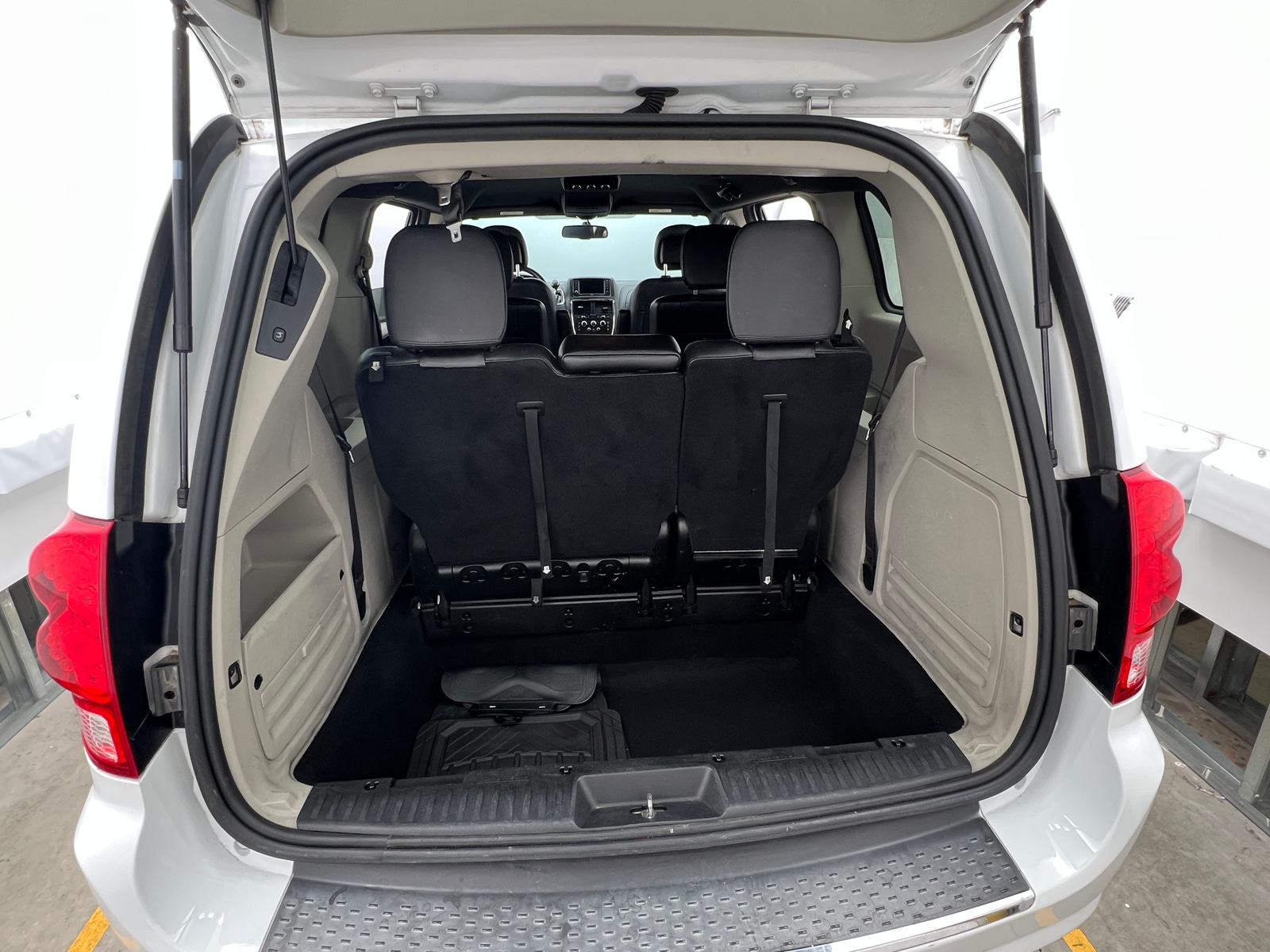Thumbnail: 2017 Dodge Grand Caravan - 7