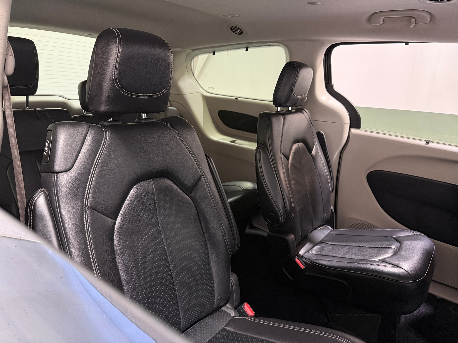 Thumbnail: 2022 Chrysler Pacifica - 5