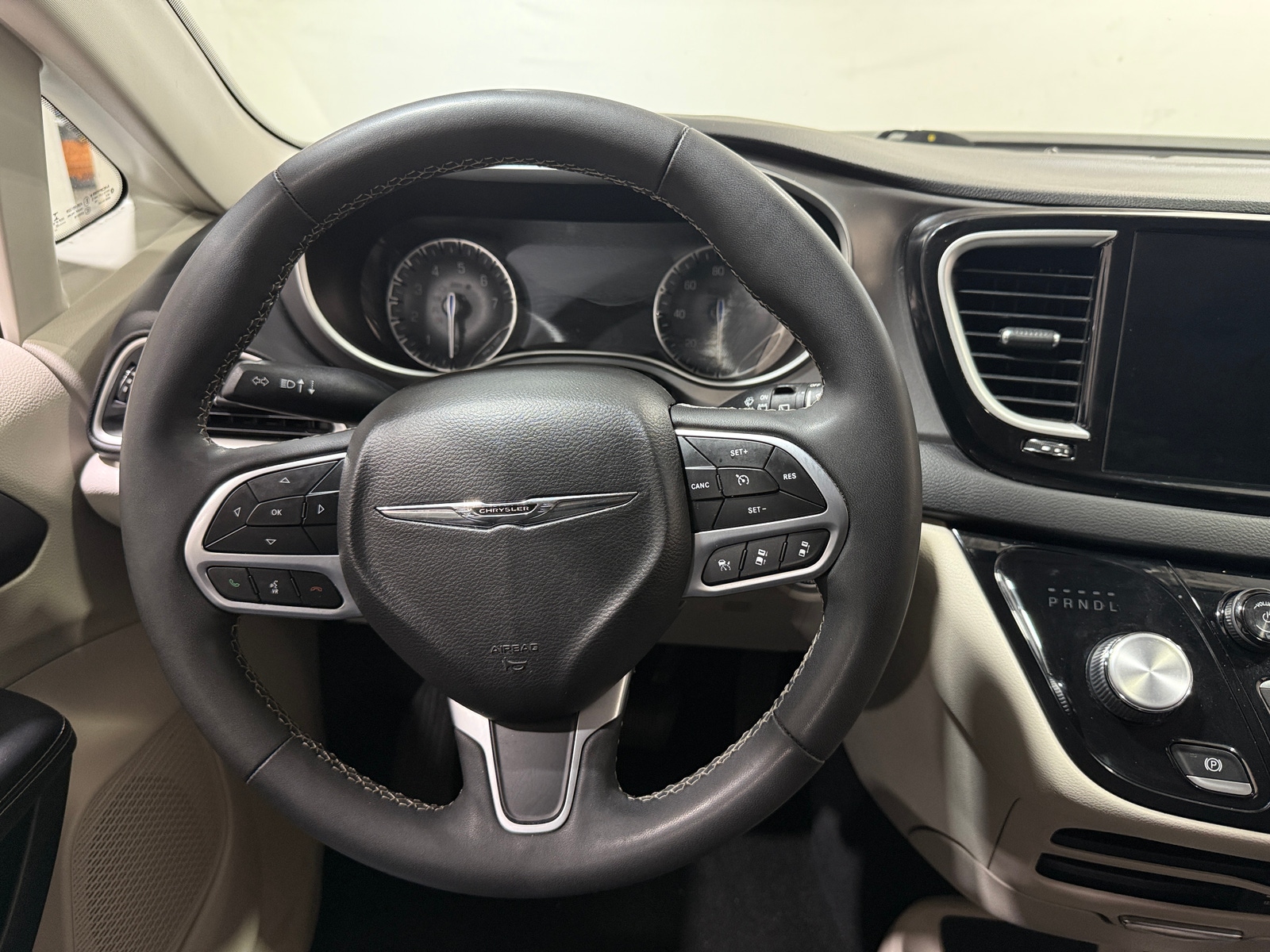 Thumbnail: 2022 Chrysler Pacifica - 4