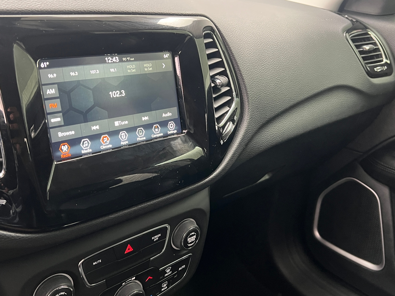Thumbnail: 2020 Jeep Compass - 4