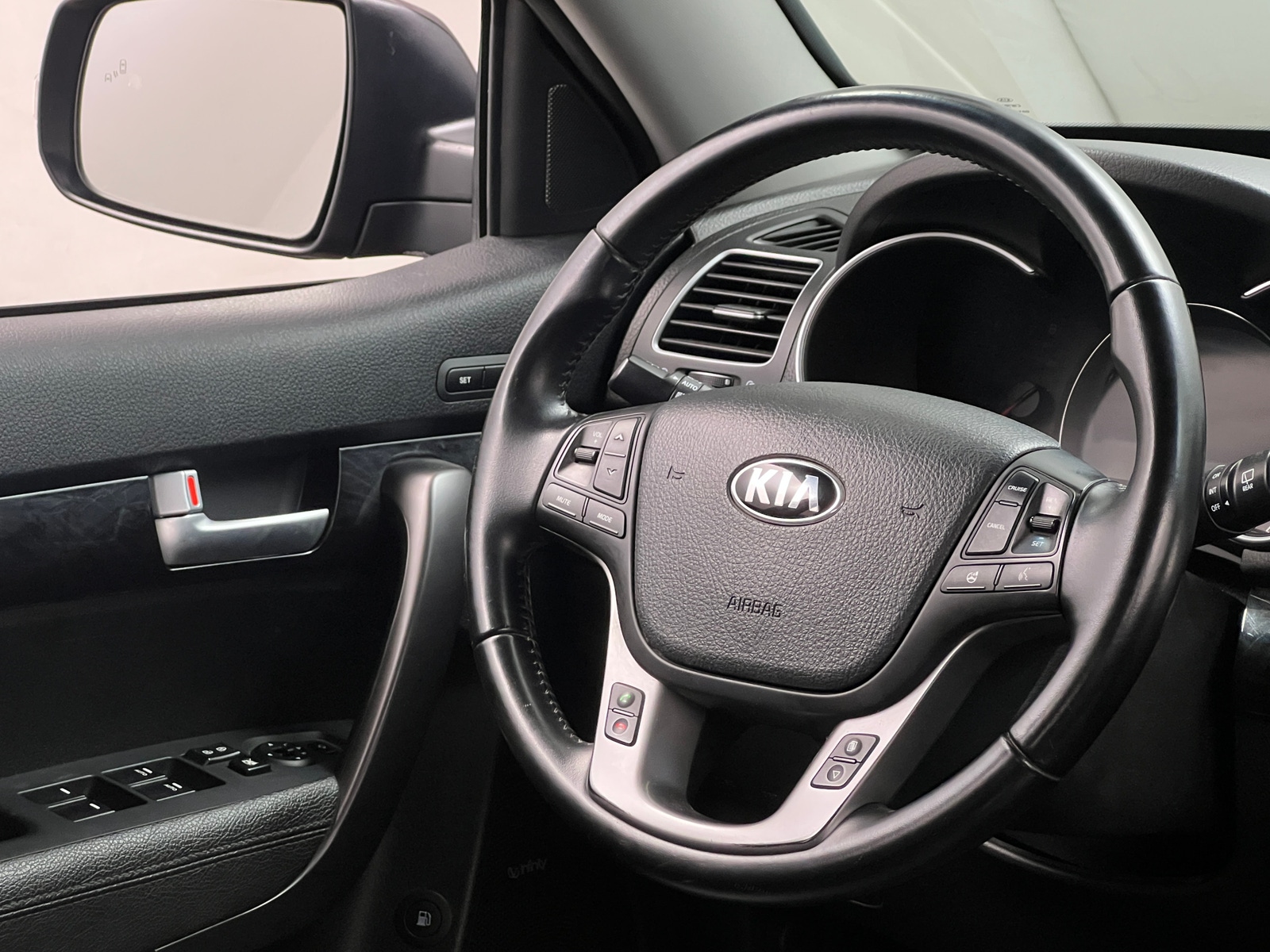 Thumbnail: 2015 Kia Sorento - 4