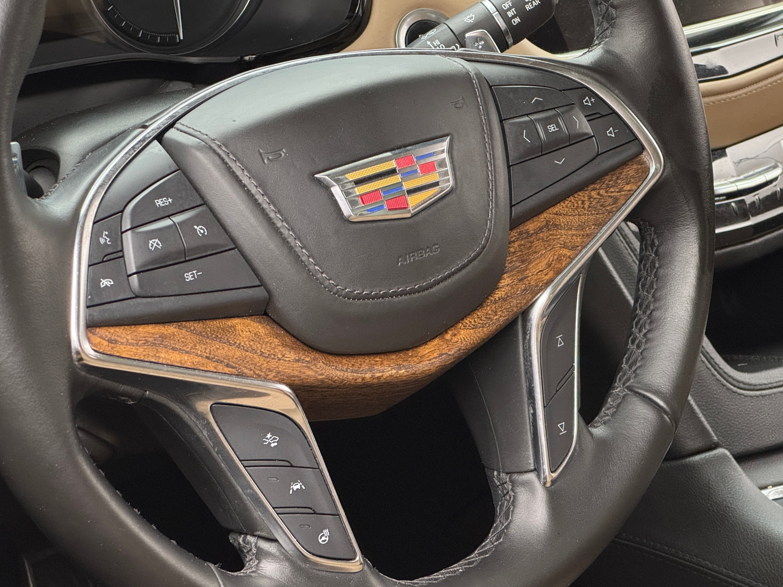 Thumbnail: 2020 Cadillac XT5 - 4