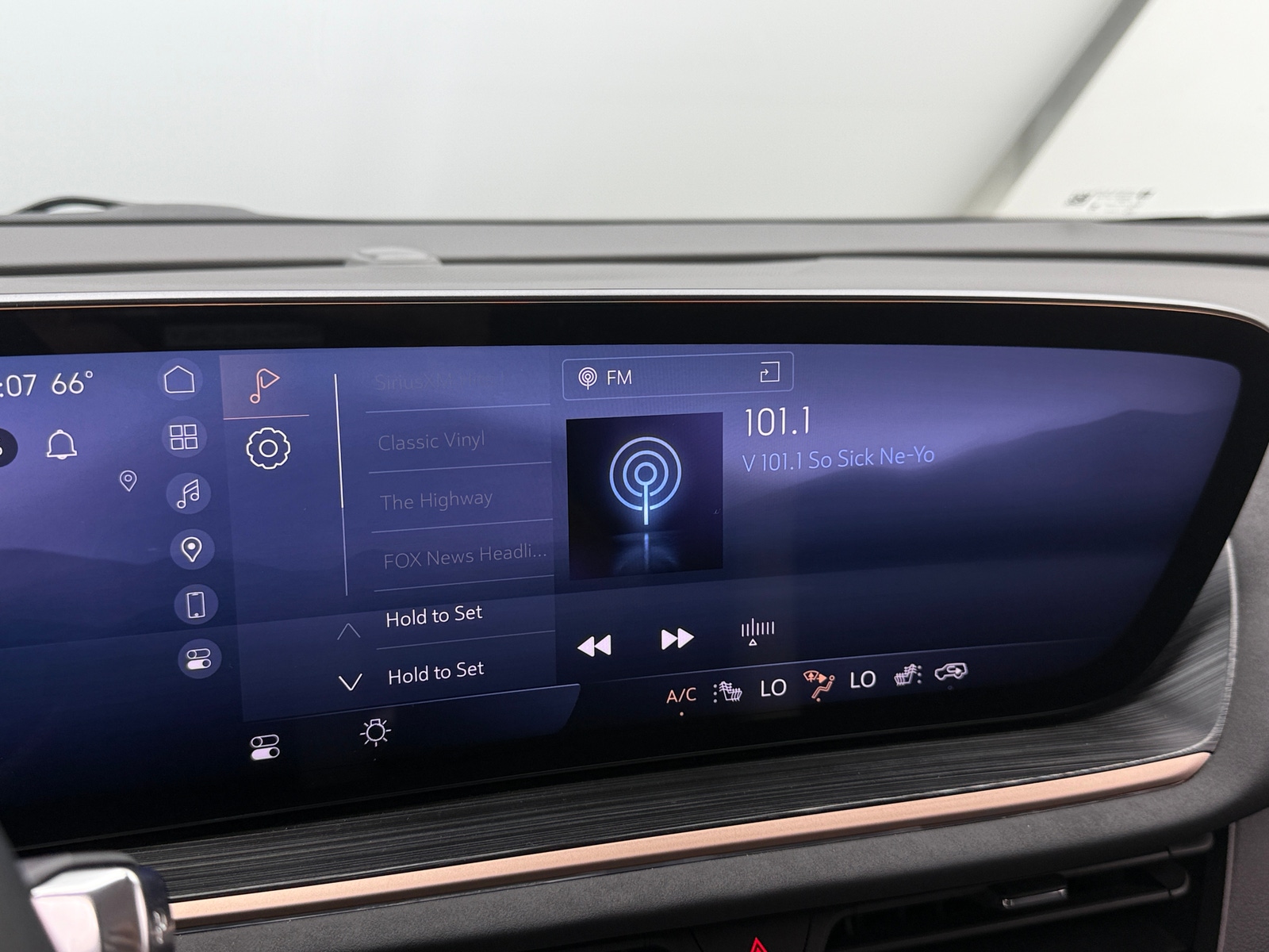 Thumbnail: 2024 Buick Envision - 3