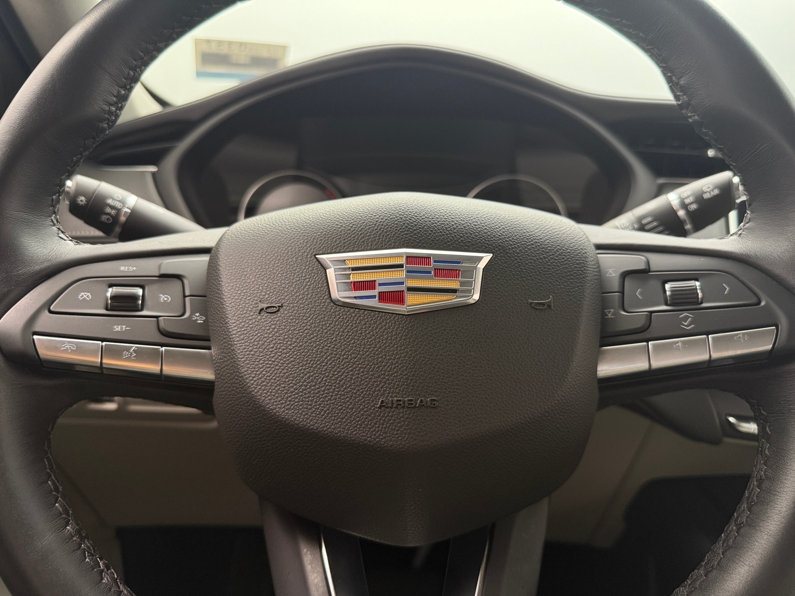 Thumbnail: 2023 Cadillac XT4 - 4