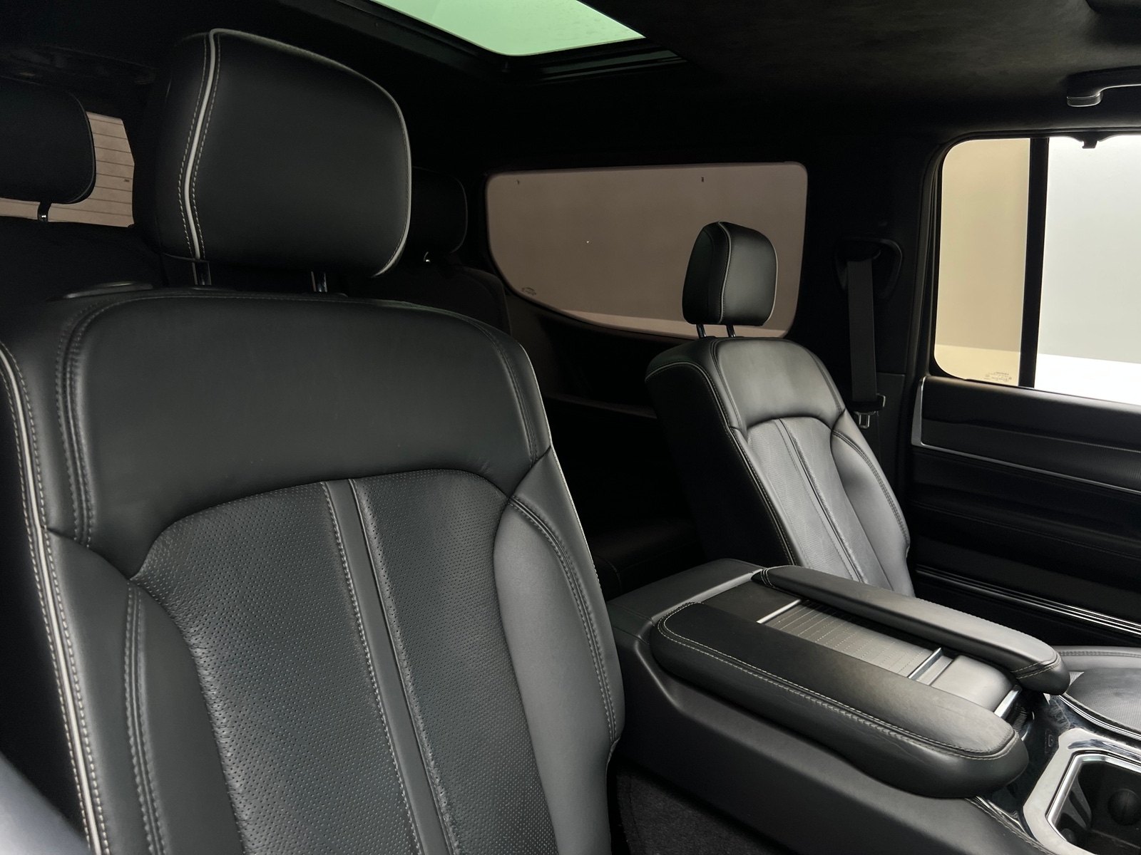 Thumbnail: 2022 Jeep Grand Wagoneer - 5