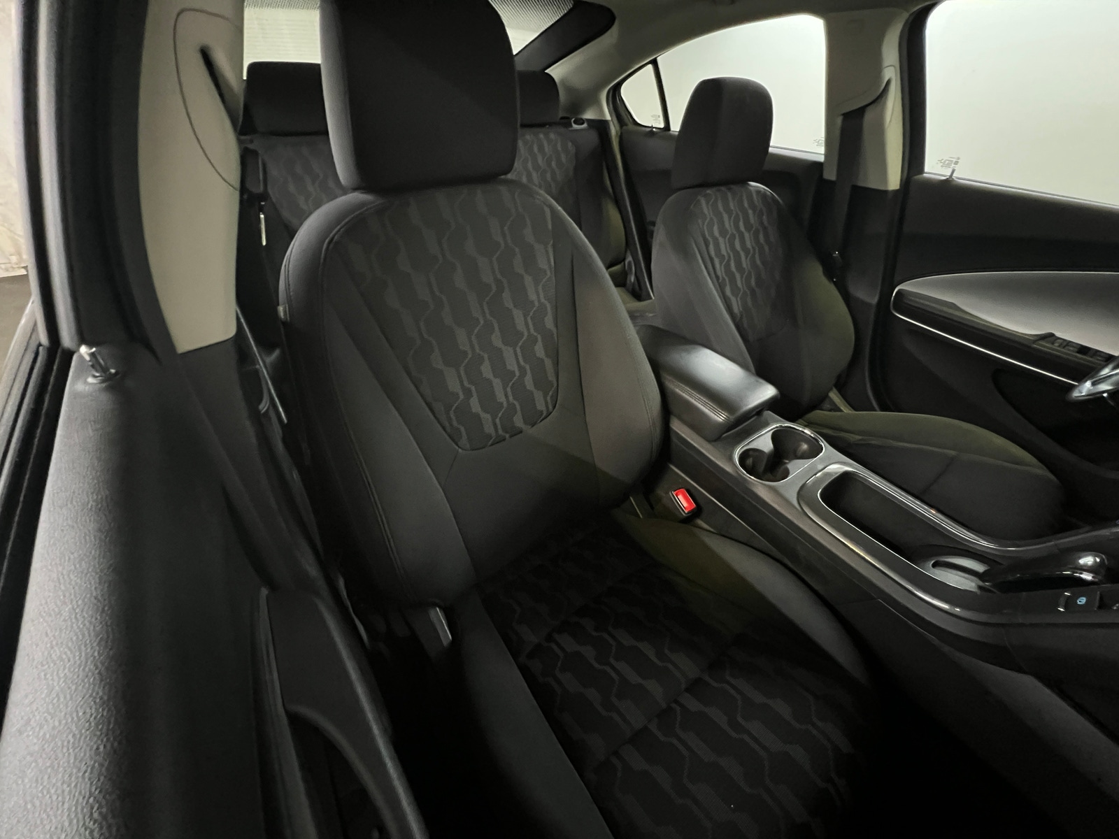 Thumbnail: 2015 Chevrolet Volt - 2